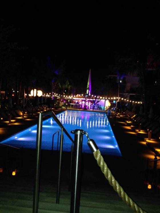 A vista é da piscina do hotel Edition em Miami Beach
